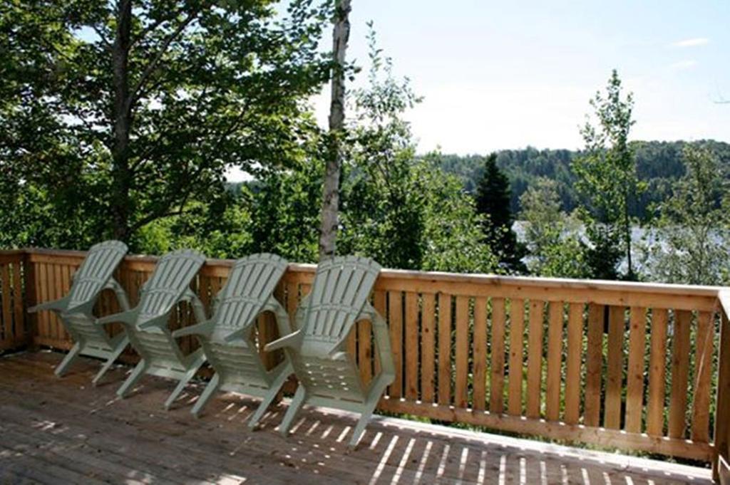 Lanes Riverhouse Inn & Cottages Montague Rum bild