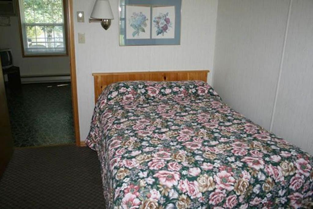 Lanes Riverhouse Inn & Cottages Montague Rum bild