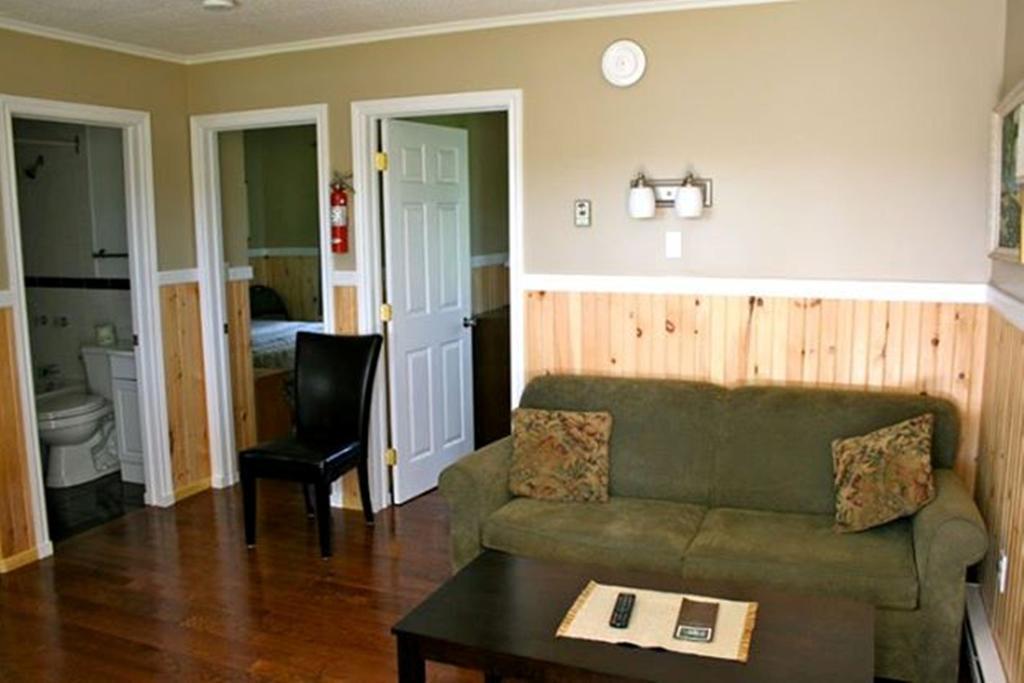 Lanes Riverhouse Inn & Cottages Montague Rum bild